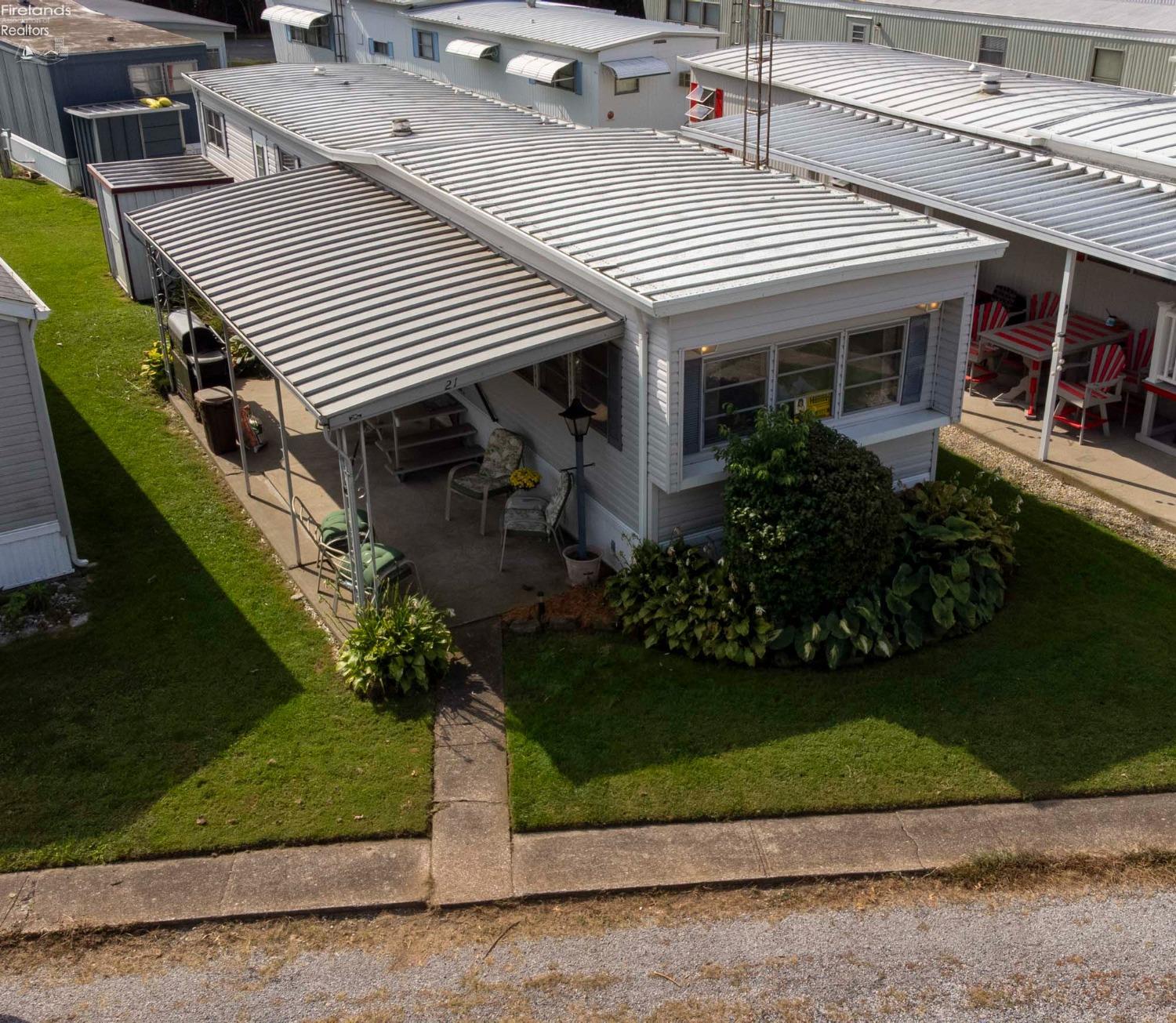 3575 NE CATAWBA ROAD 21, PORT CLINTON, OH 43452 CENTURY 21 Bolte