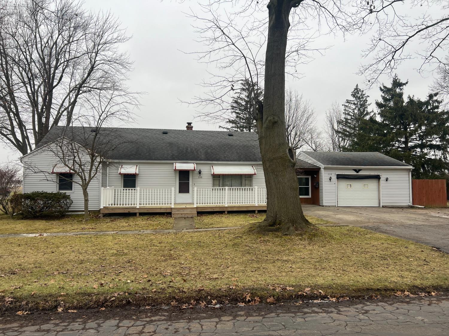 Oak Harbor Real Estate 330 W Washington Street OH 43449 179,000