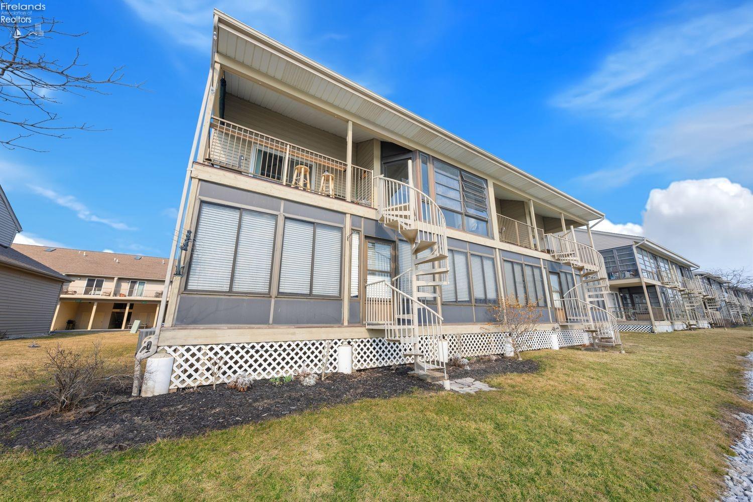 8908 CANADA GOOSE COURT, OAK HARBOR, OH 43449 CENTURY 21 Bolte Real