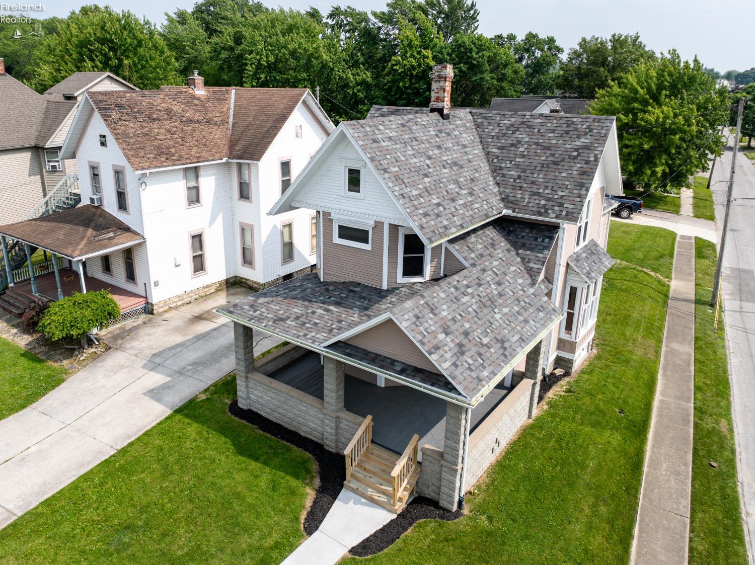 718 E Main St.