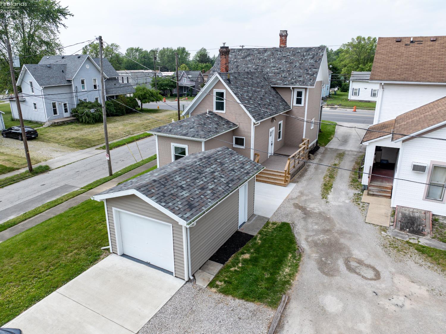 718 E Main St.