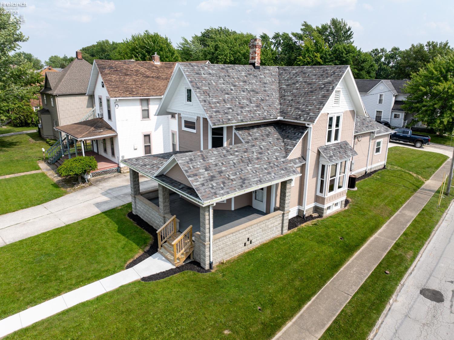 718 E Main St.