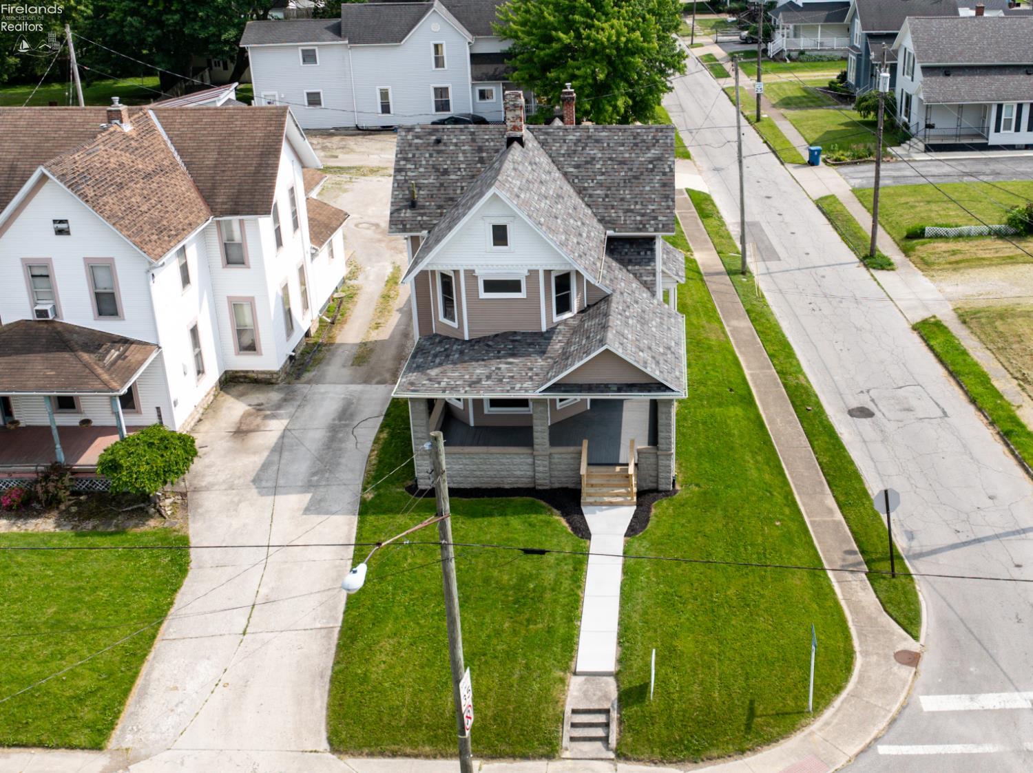 718 E Main St.