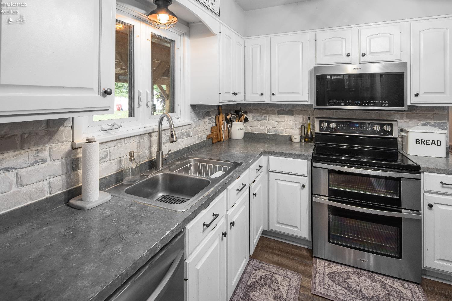 4744 Crestridge