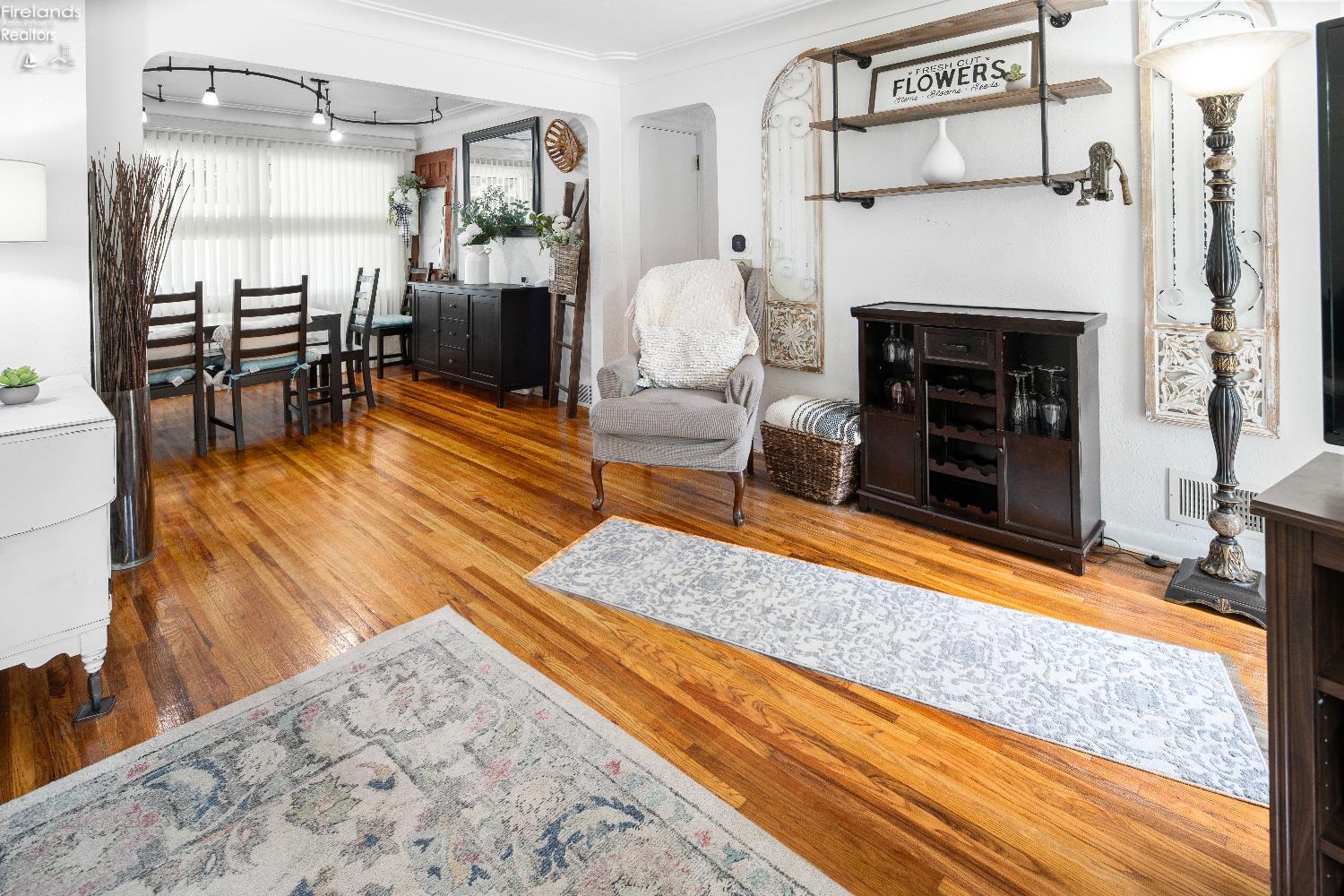 4744 Crestridge