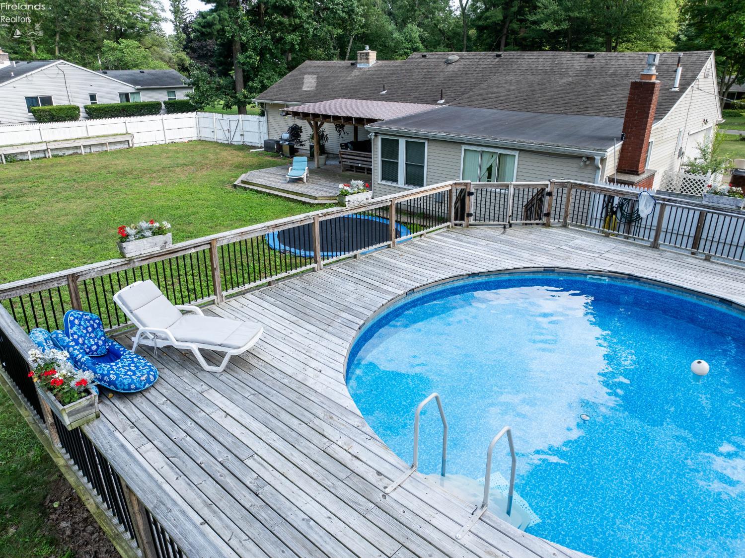 4744 Crestridge