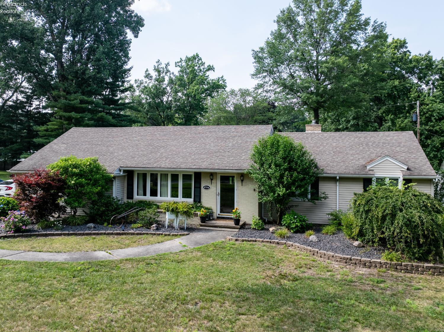 4744 Crestridge