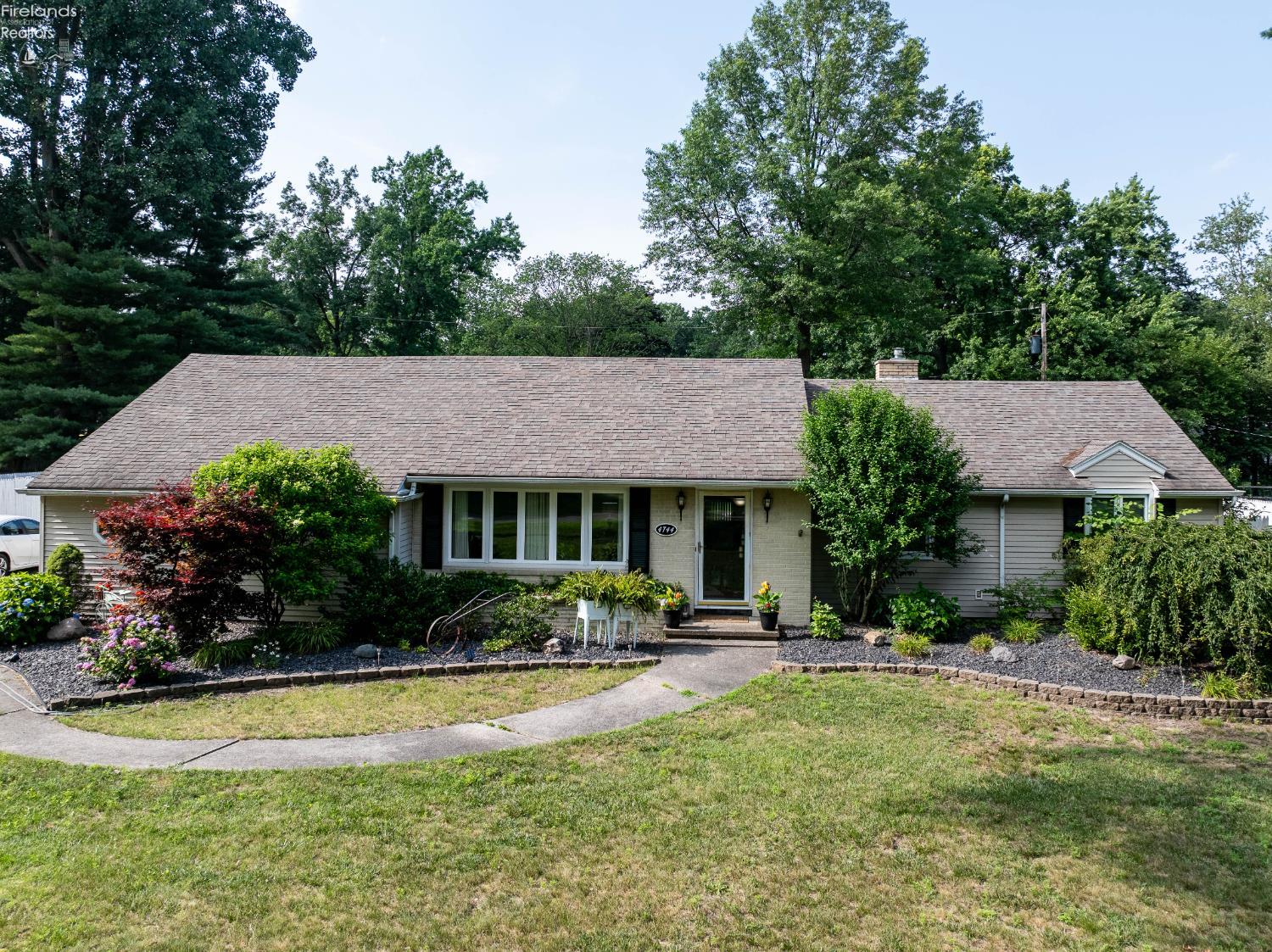 4744 Crestridge