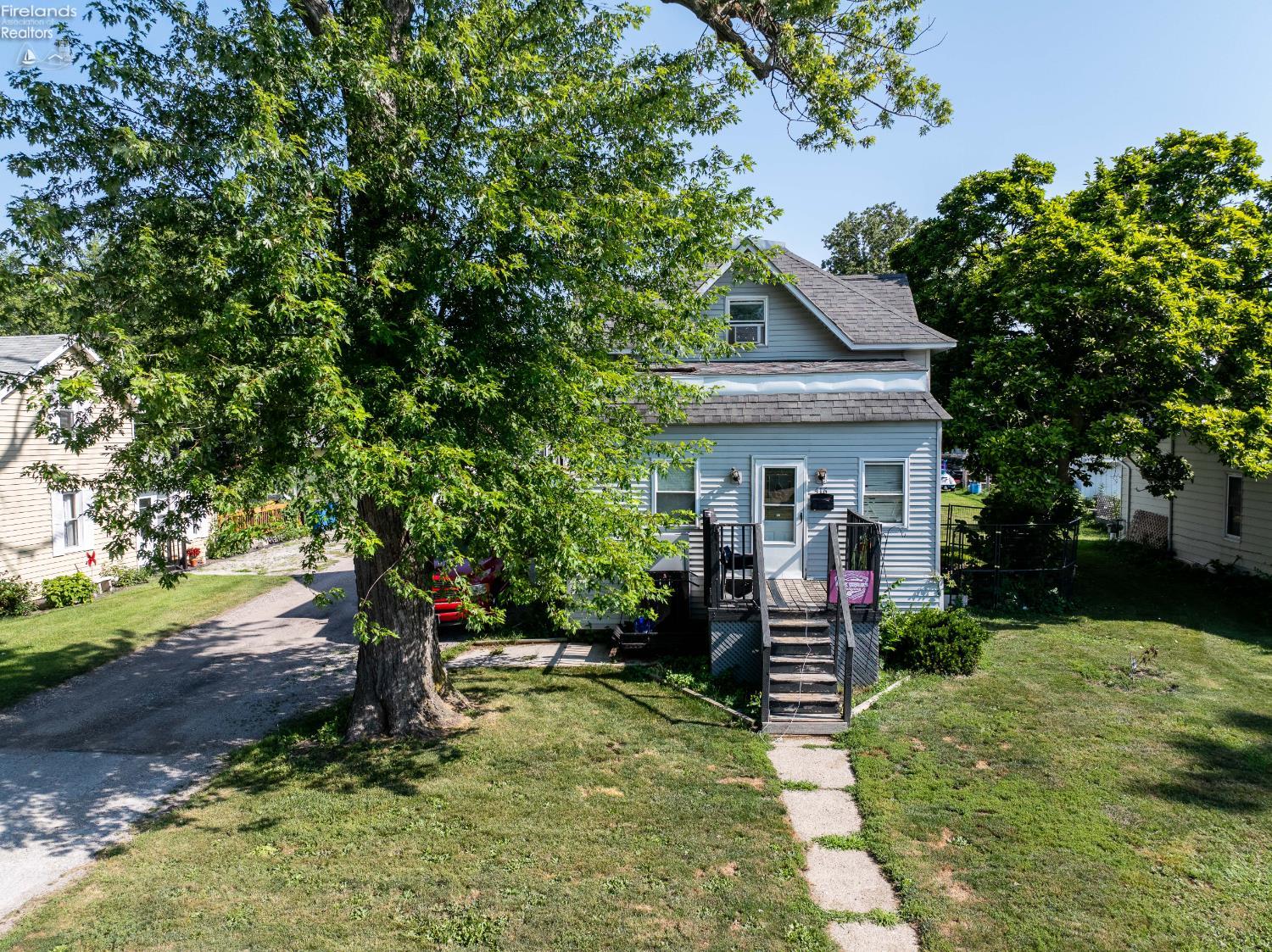 416 W Third