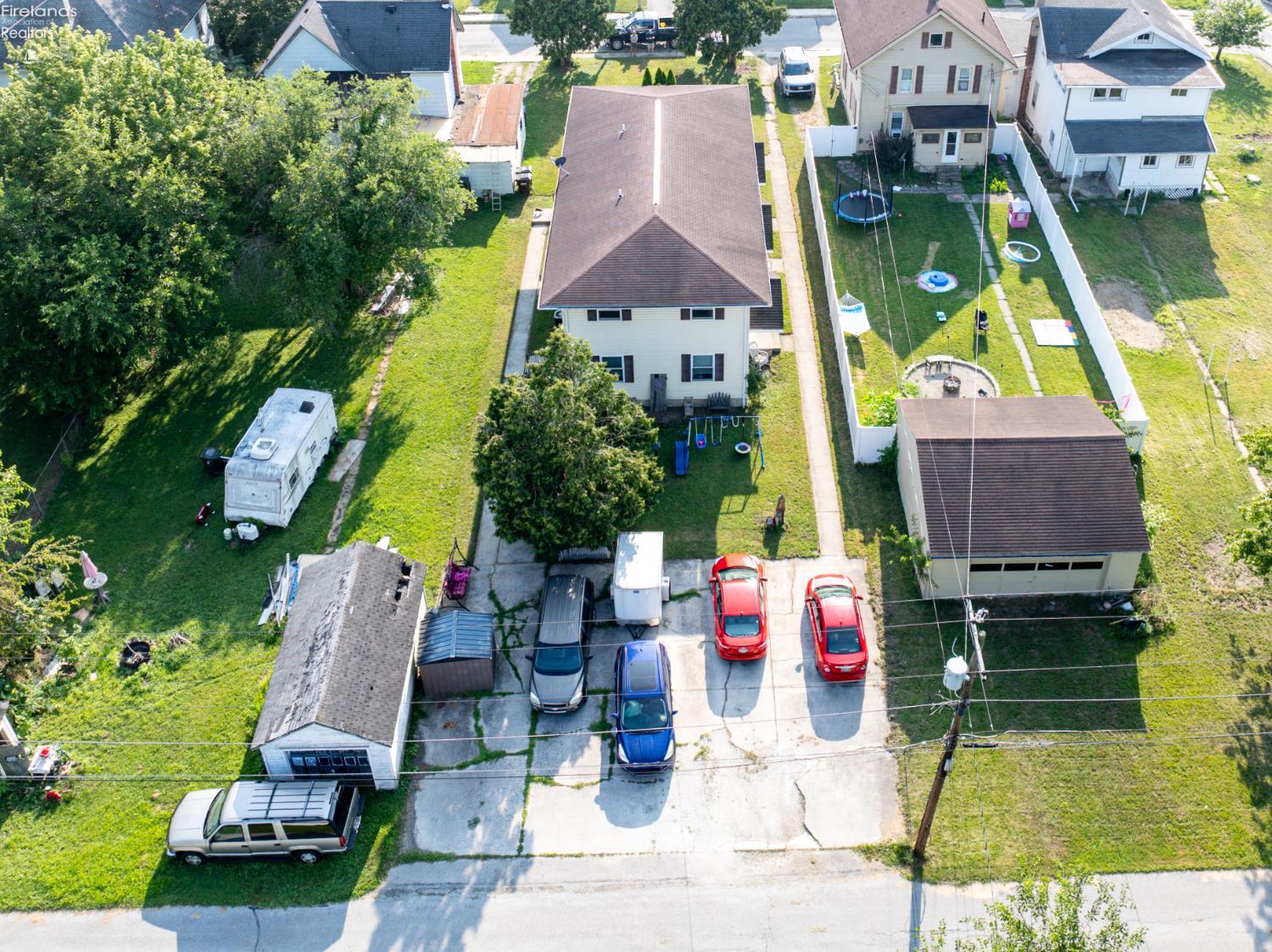33 Maple St.
