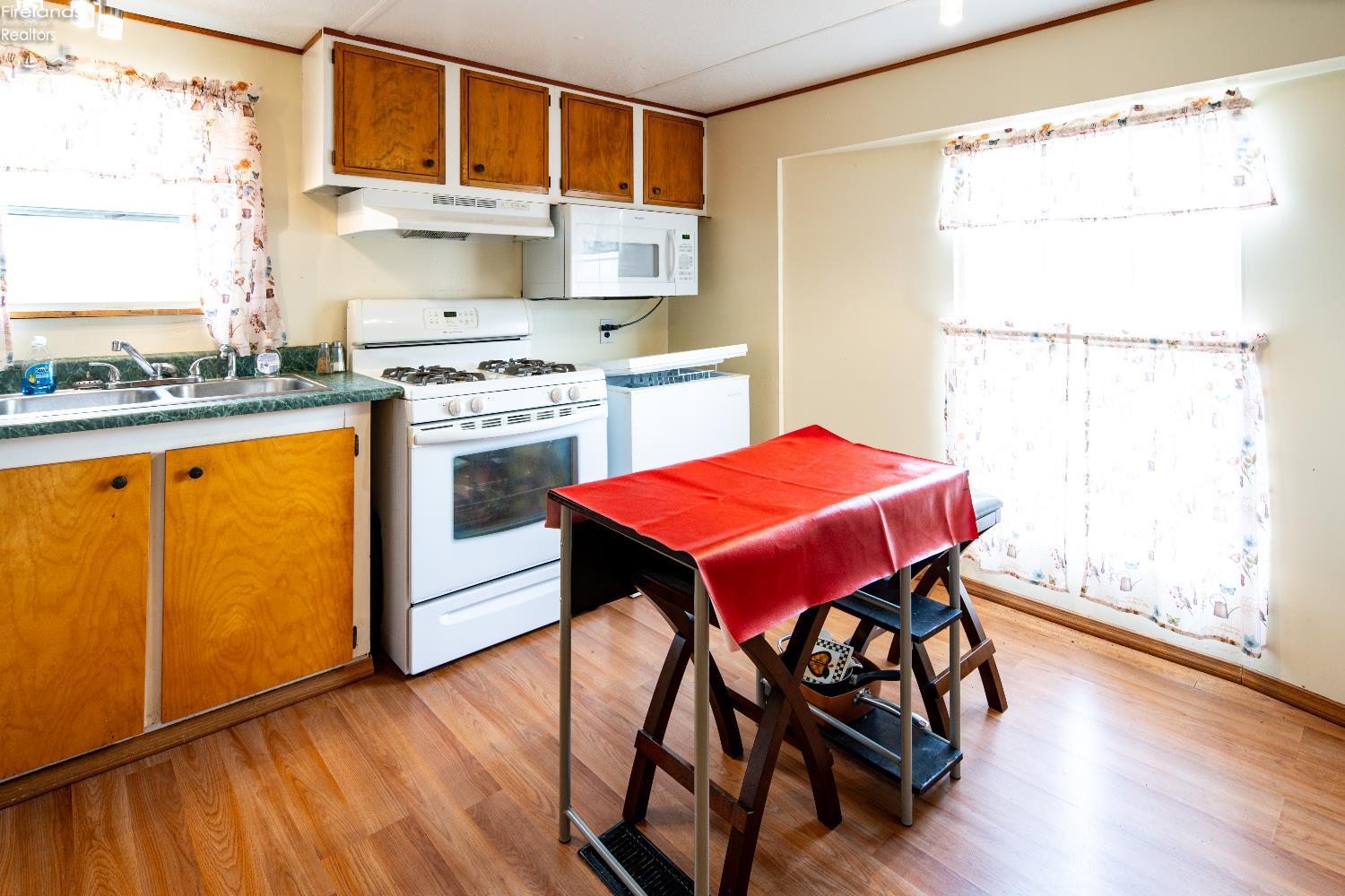 1730 Port Clinton Rd 33