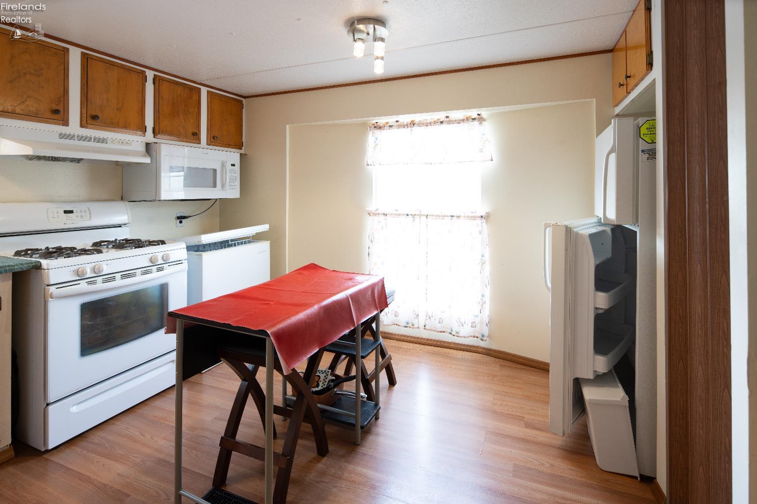 1730 Port Clinton Rd 33