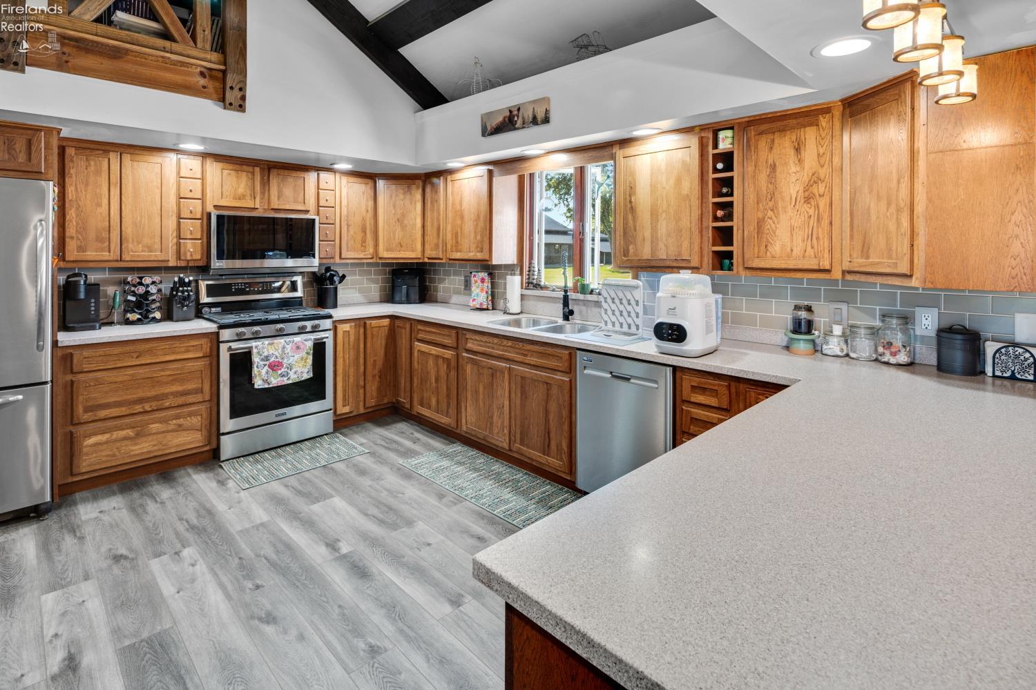 2870 W Us Highway 6