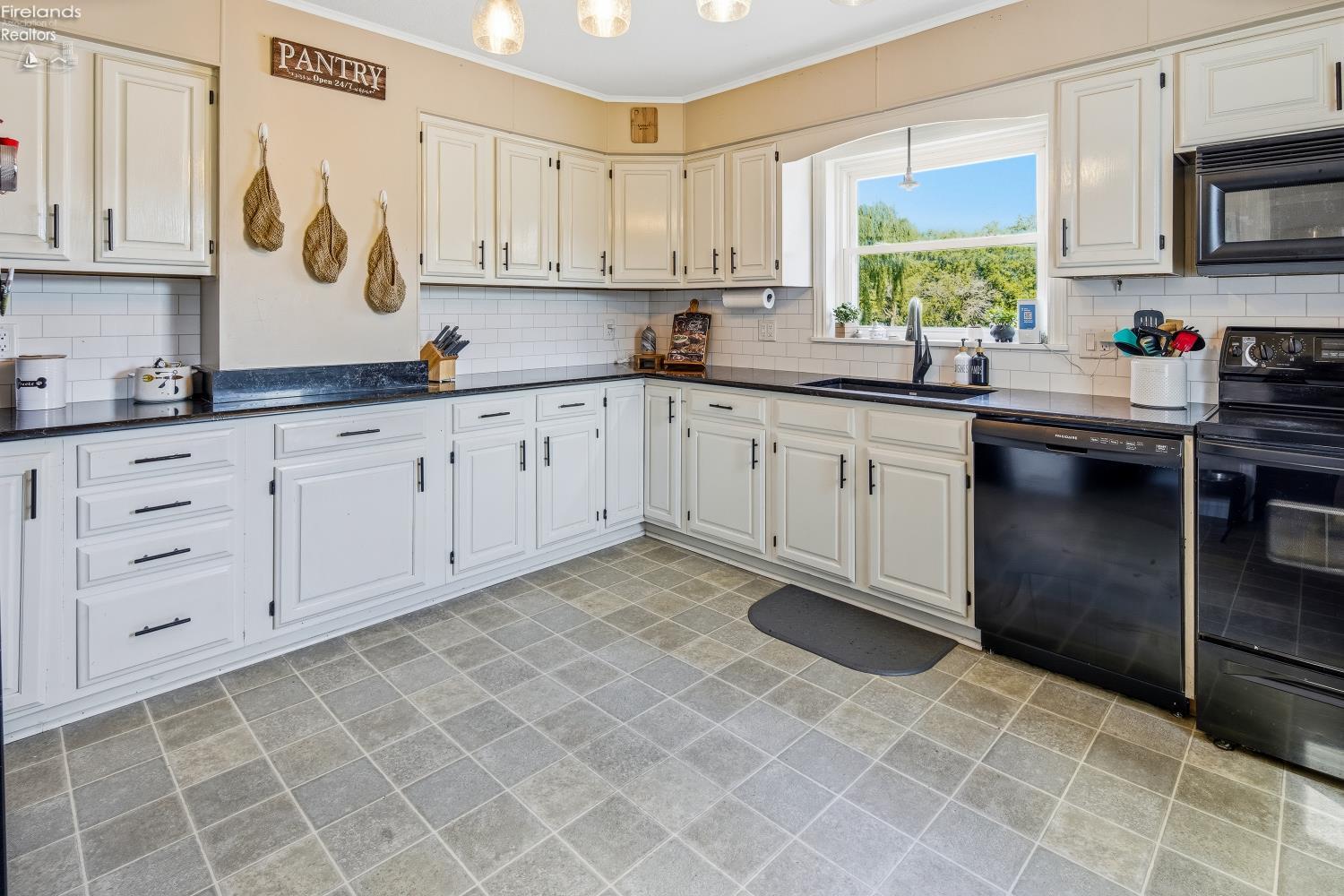3957 S County Road 198