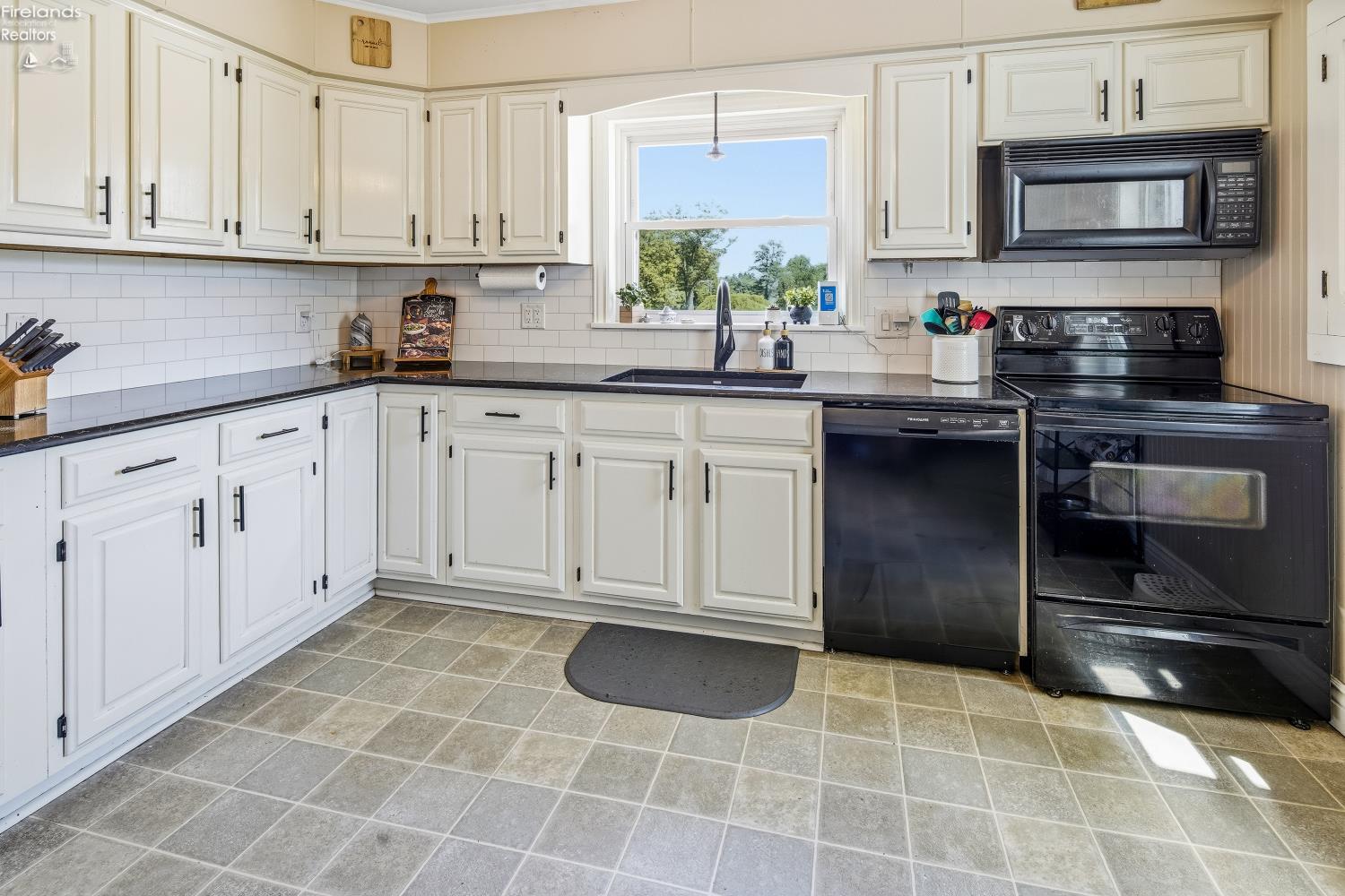 3957 S County Road 198