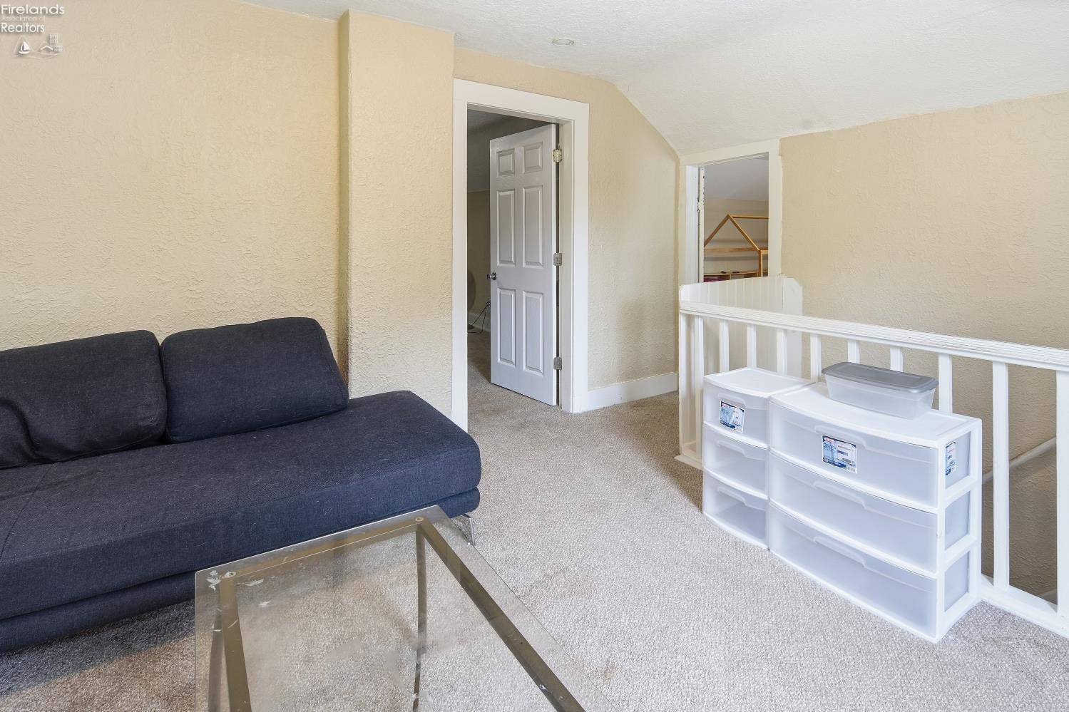 208 E Morgan