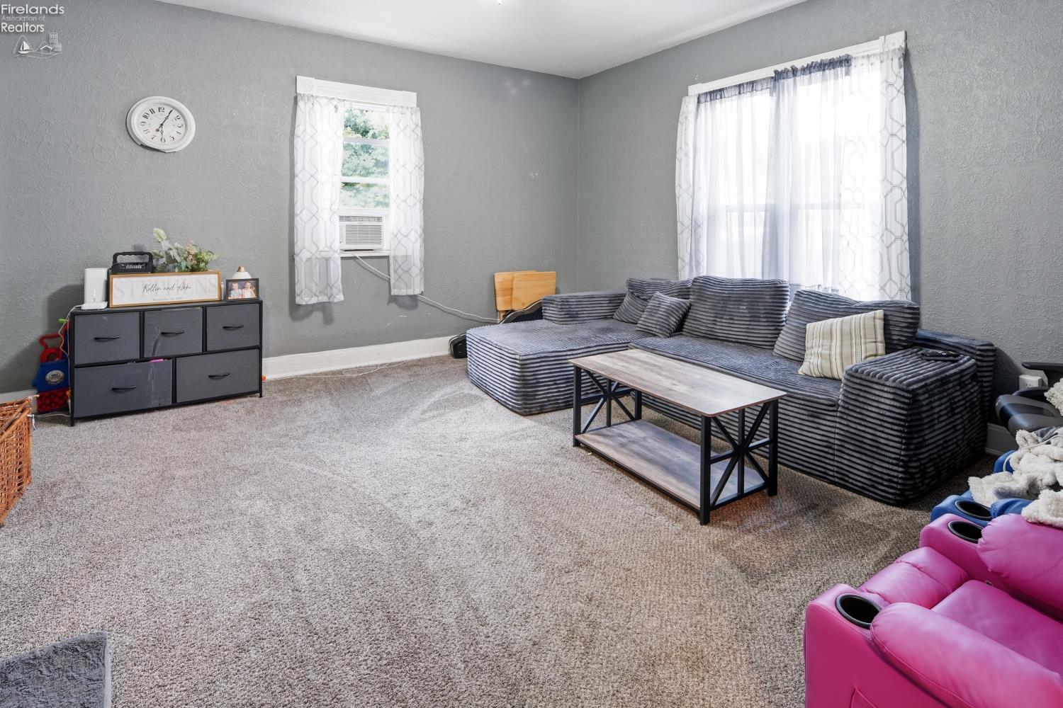 208 E Morgan