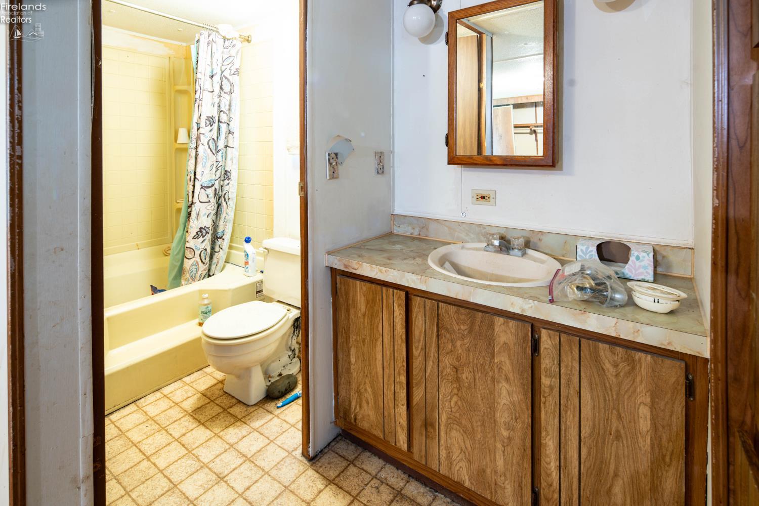4425 N St Rt 101
