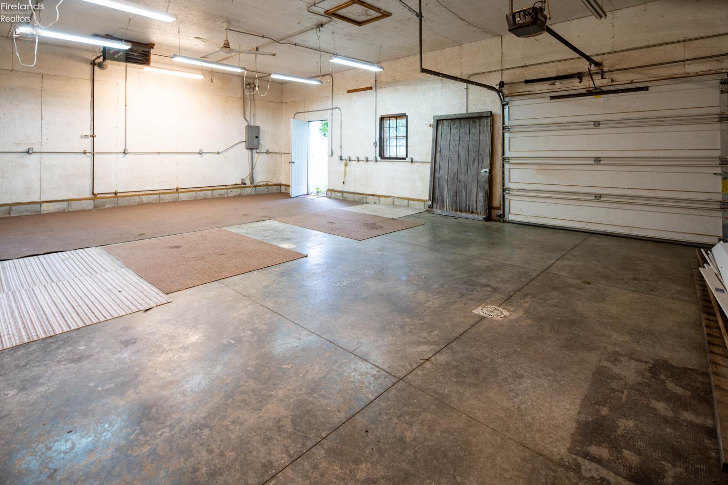434 White Road