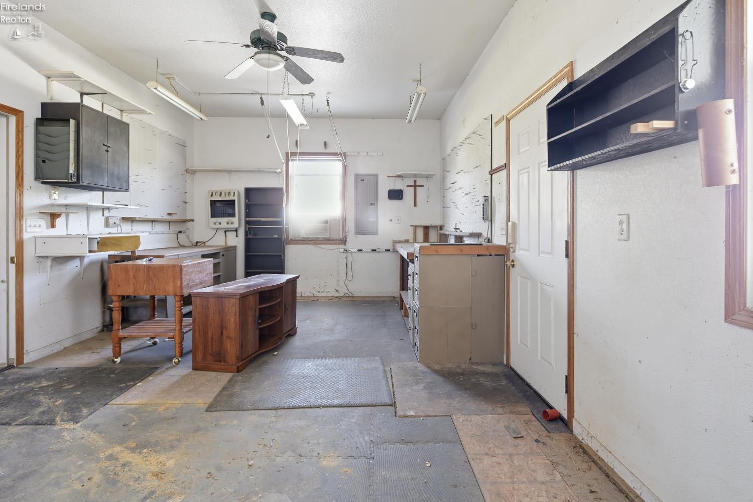 1041 Anna Lane