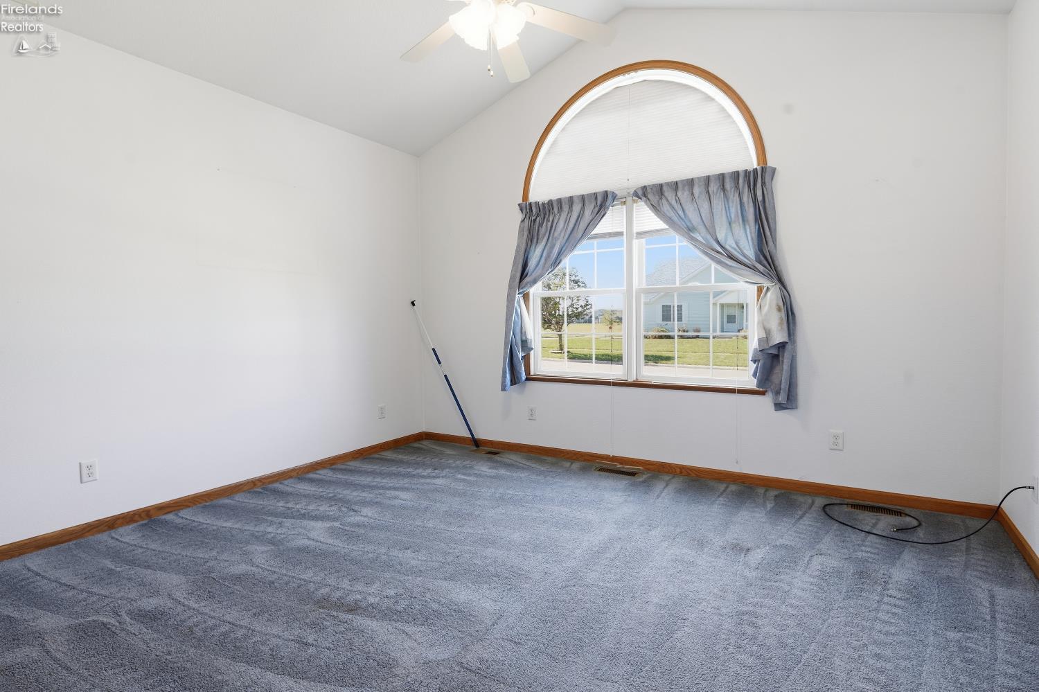1041 Anna Lane
