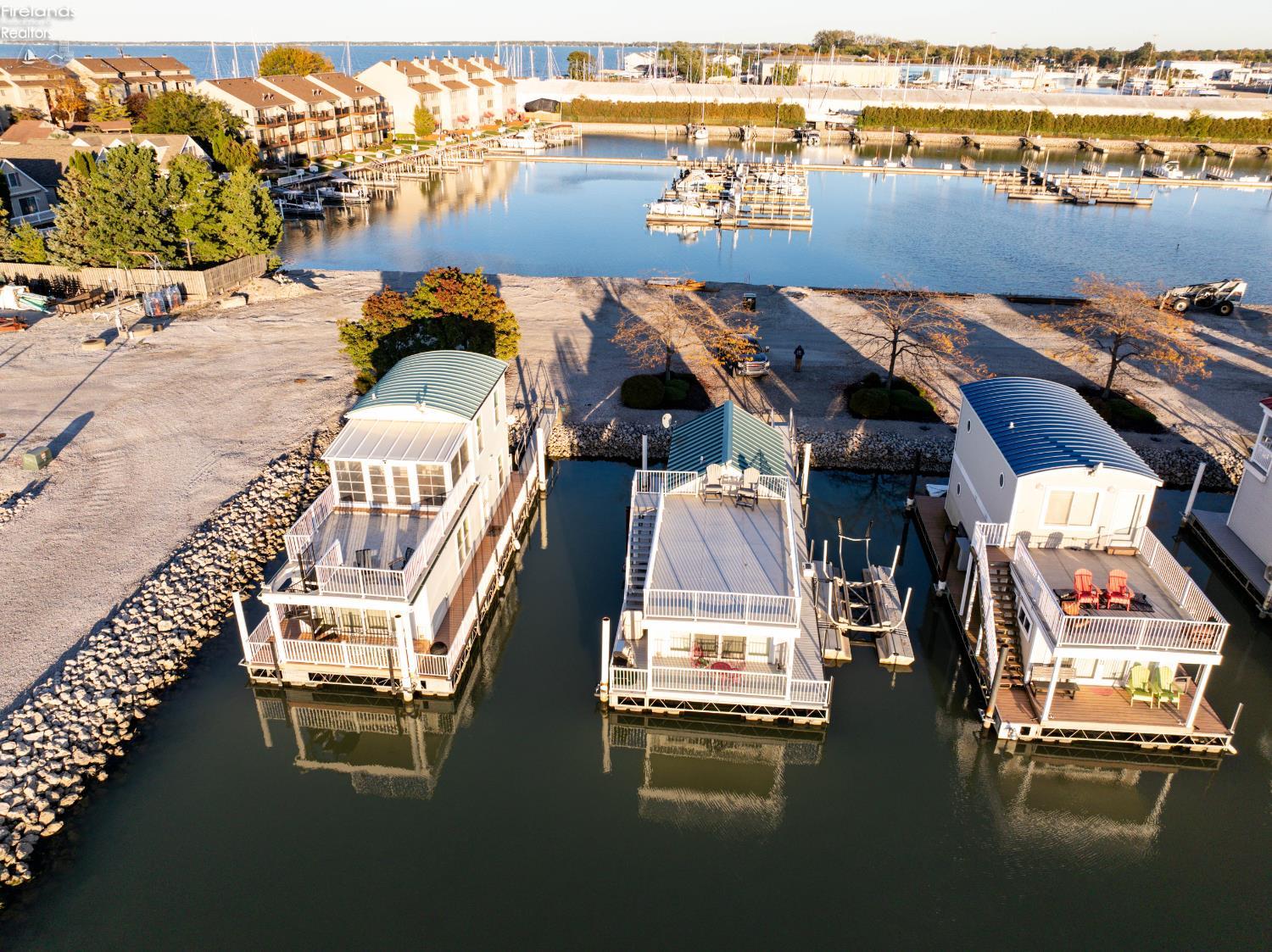 537 W Lakeshore Drive 2