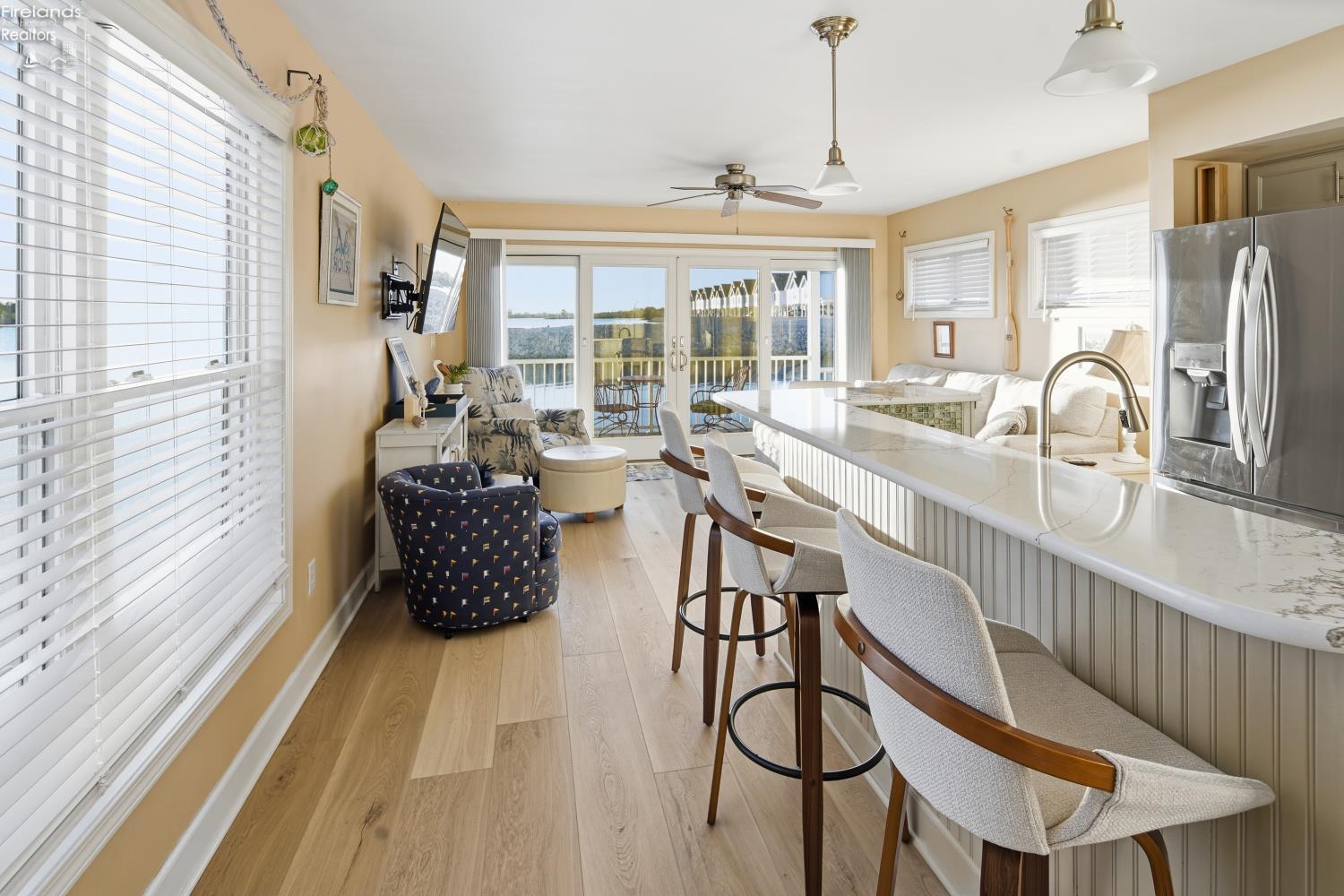 537 W Lakeshore Drive 2