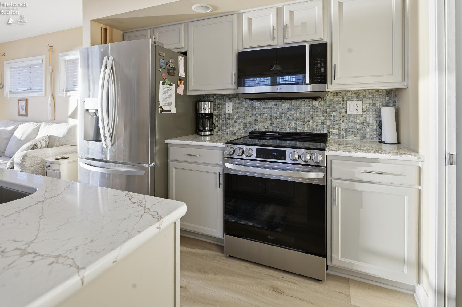 537 W Lakeshore Drive 2