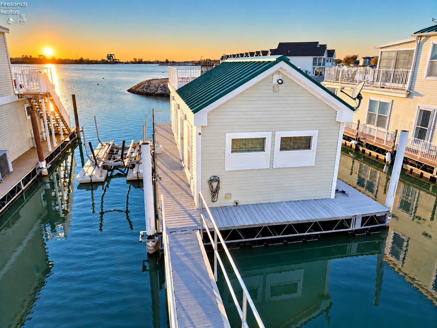 537 W Lakeshore Drive 2