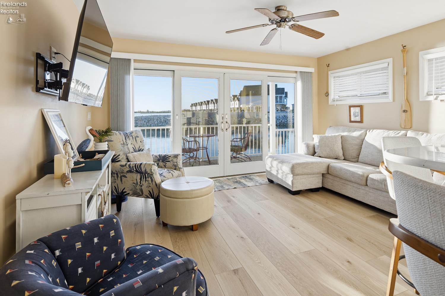 537 W Lakeshore Drive 2