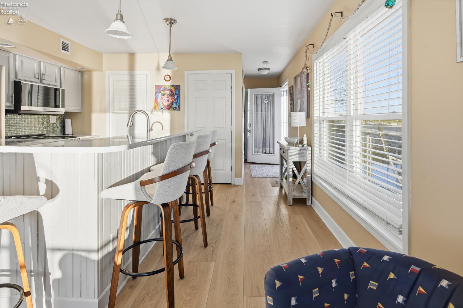 537 W Lakeshore Drive 2