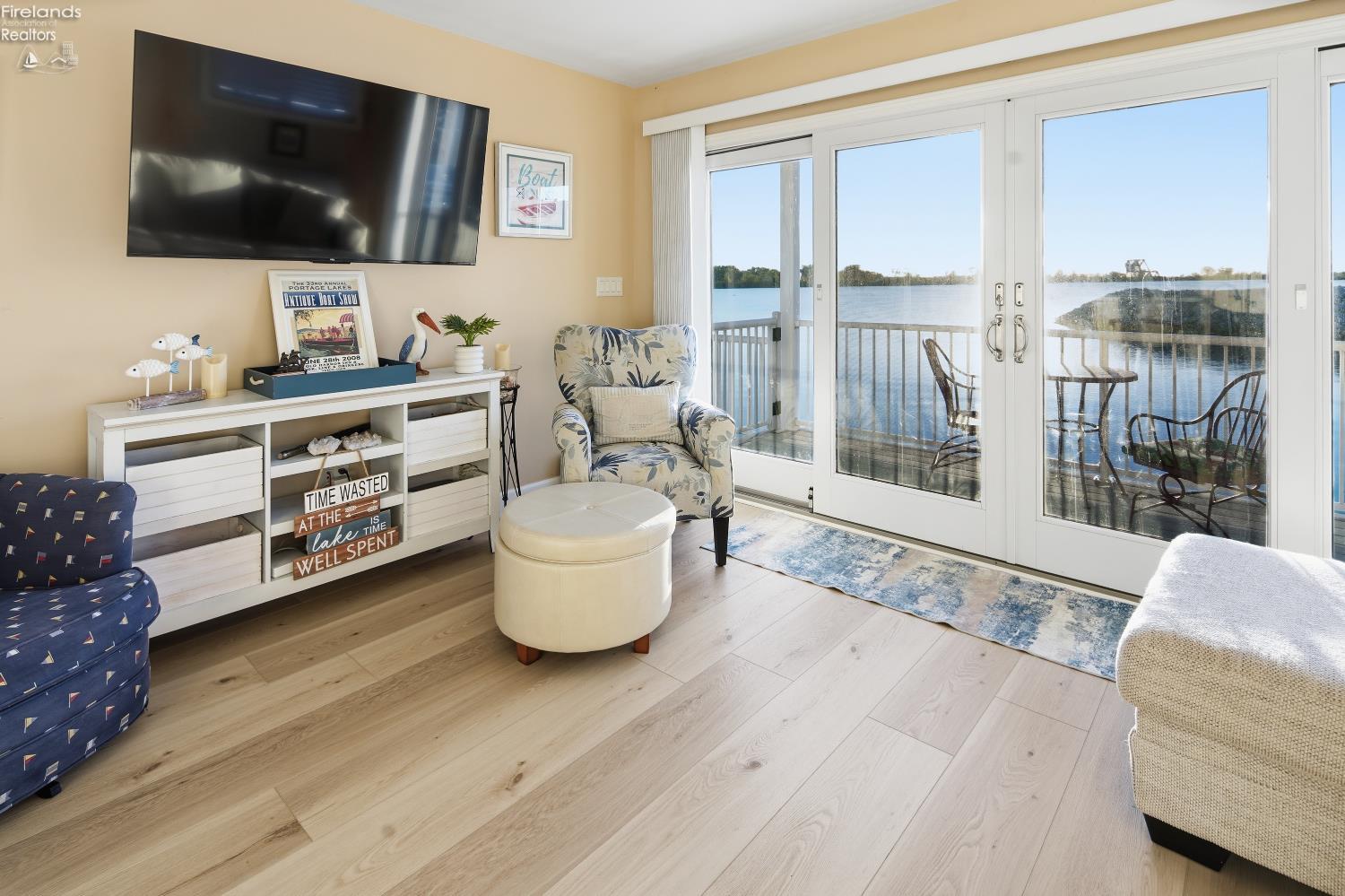 537 W Lakeshore Drive 2