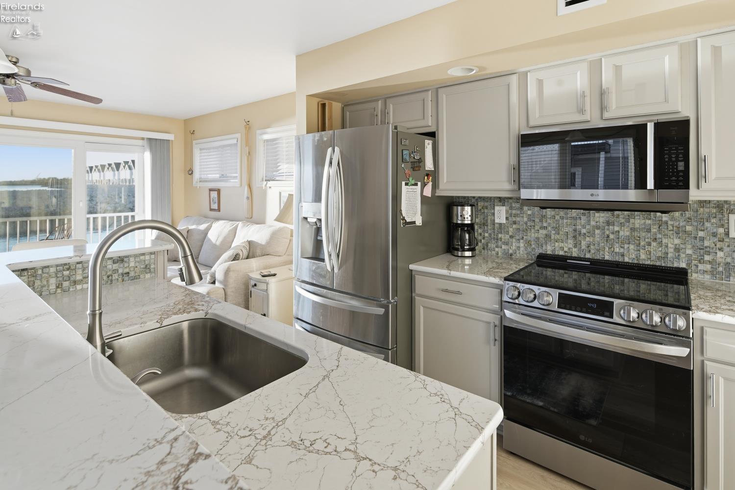 537 W Lakeshore Drive 2