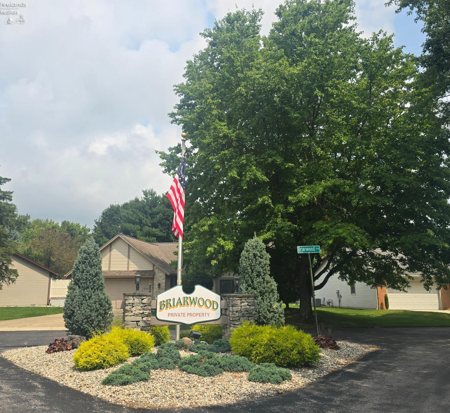 100 Briarwood