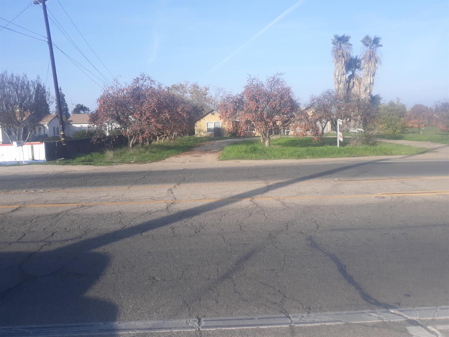 Fantastic commercial/multi-family opportunity in Reedley. 1.01+ acres, has a well and septic. Home is being rented for $500 a month, but has little value. Value is in the land. City is in need of low income housing and apartments. Owner may carry.