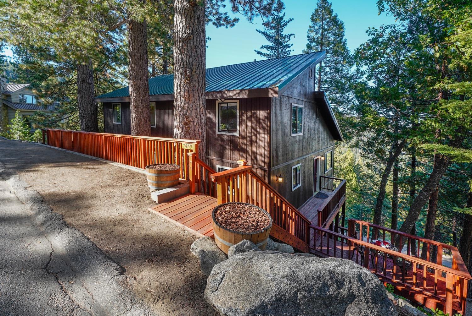 Photo of 7489 Henness Ridge Rd in Yosemite, CA