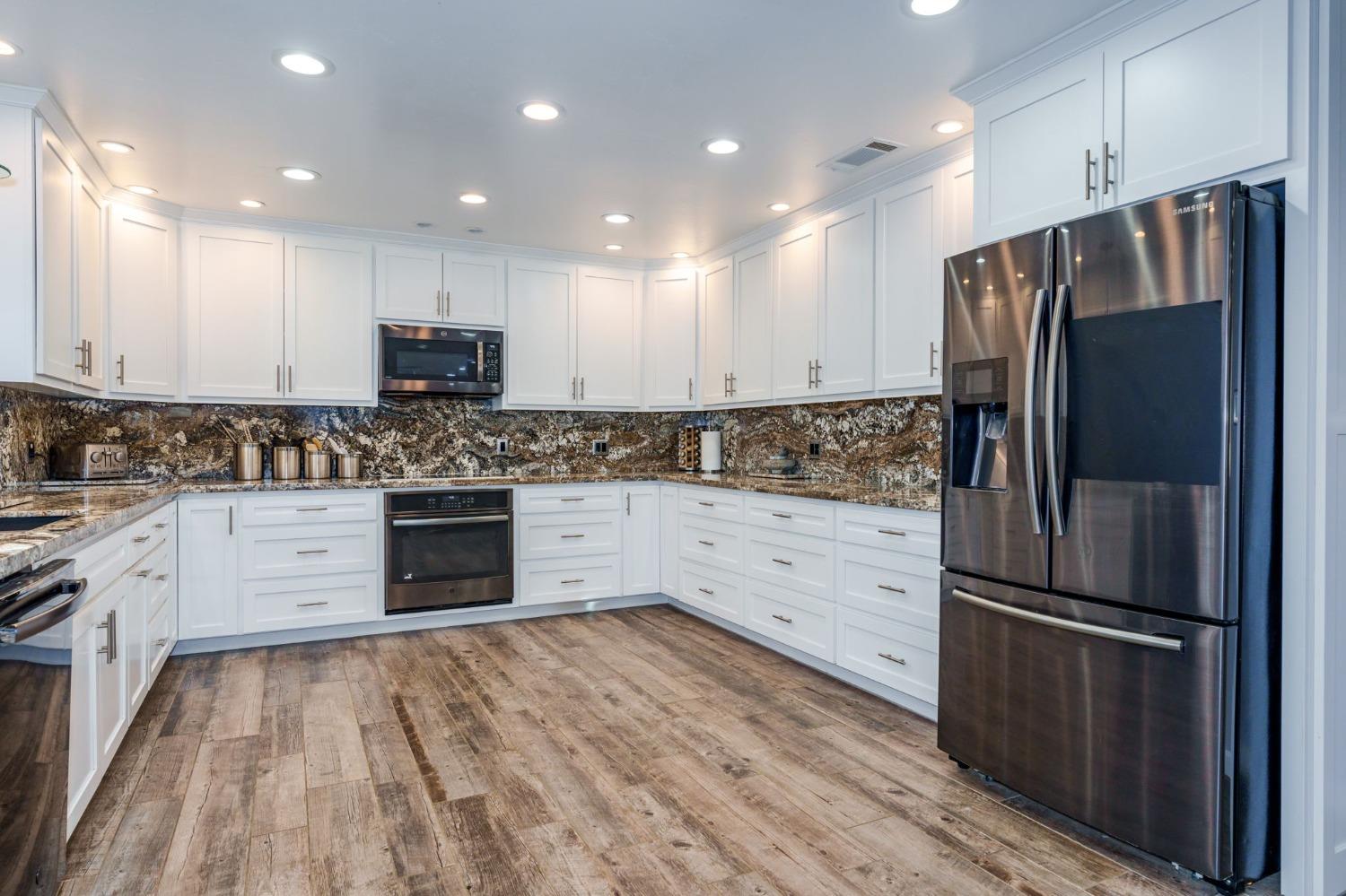 Photo of 43359 Oak Grove Ct in Coarsegold, CA