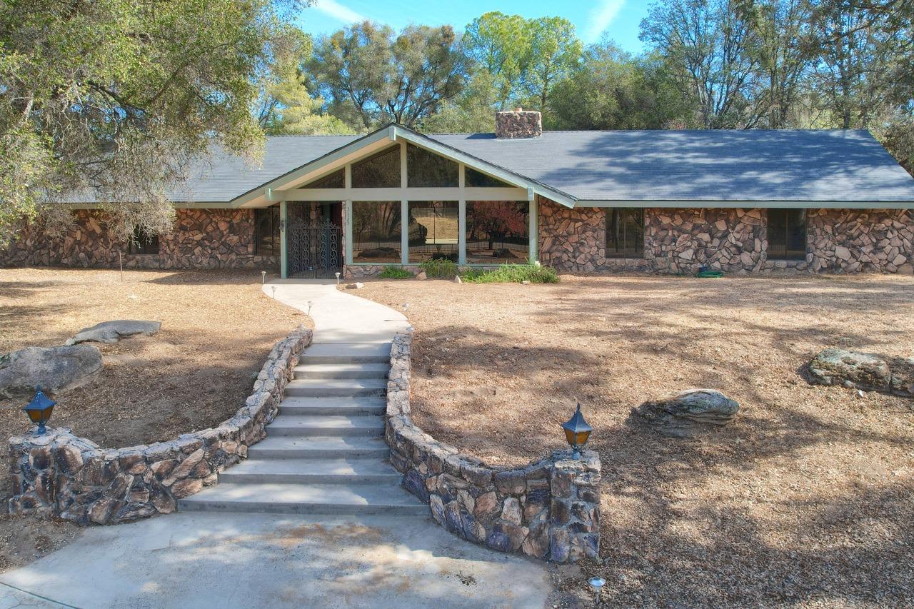 Photo of 31729 Cherokee Rd in Coarsegold, CA