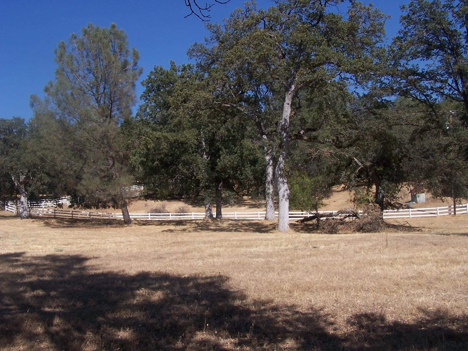 Photo of 123 Fair Oaks Dr in Oakhurst, CA