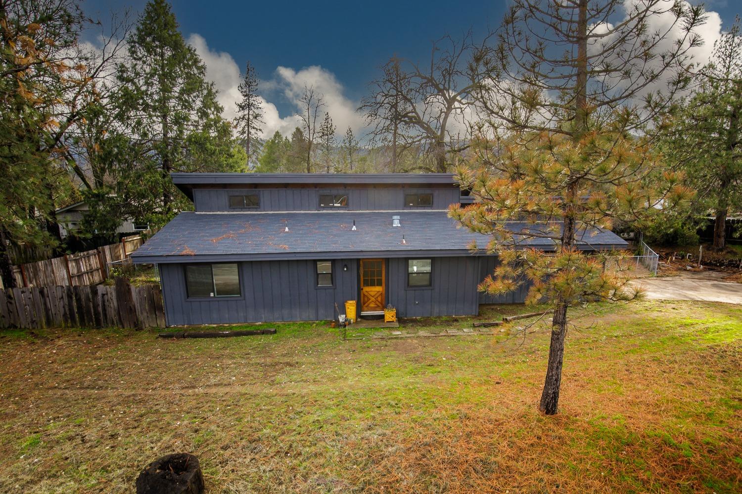 Photo of 45744 N Oakview Dr in Oakhurst, CA