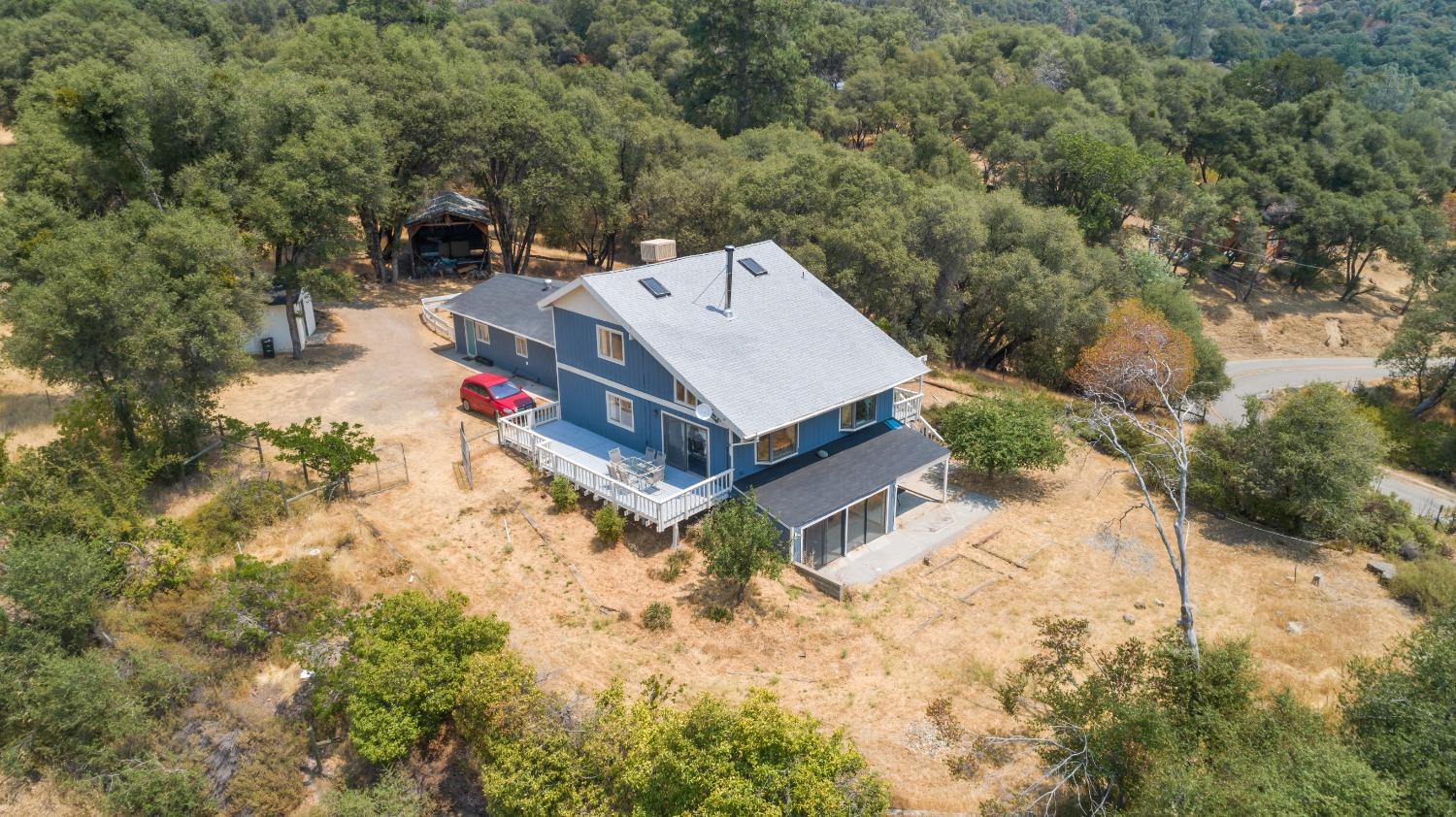 Photo of 40707 Jean Rd in Oakhurst, CA