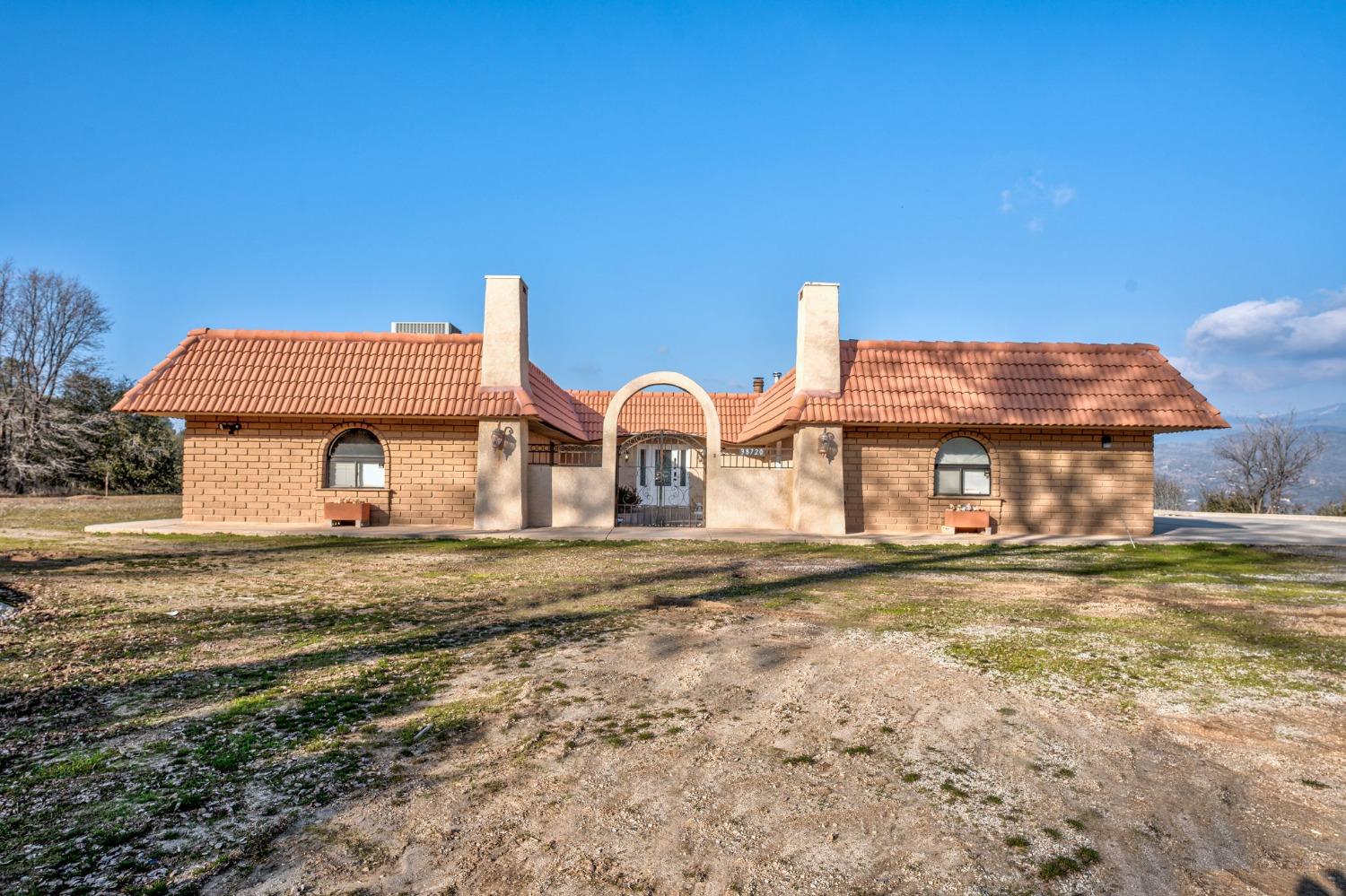Photo of 38720 Hwy 41 in Oakhurst, CA
