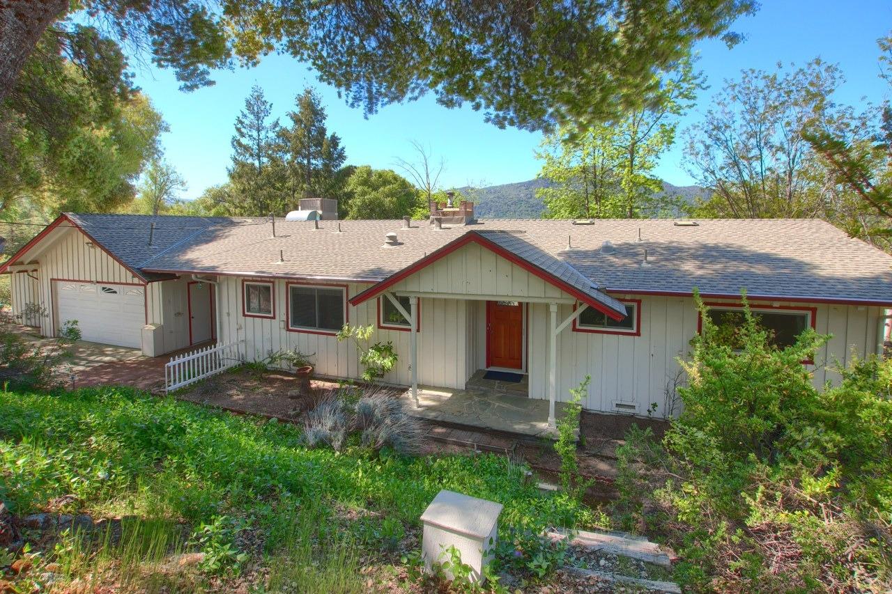 Photo of 40942 Rd 425A in Oakhurst, CA