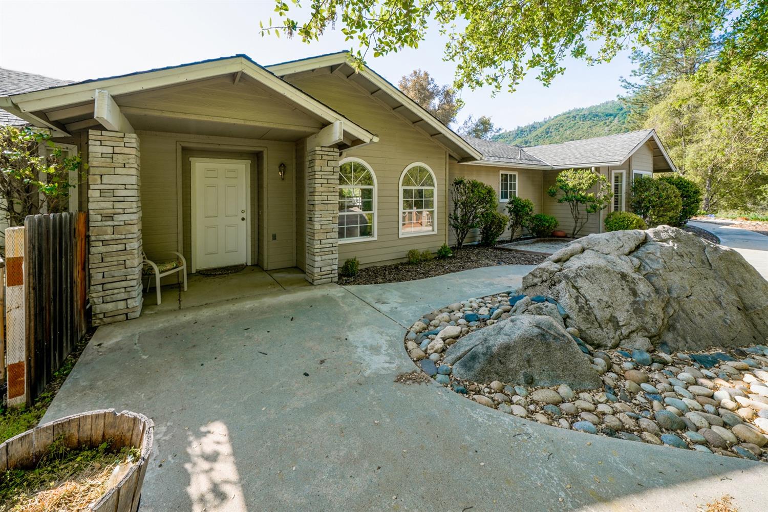 Photo of 41211 Grey Eagle Ct in Ahwahnee, CA
