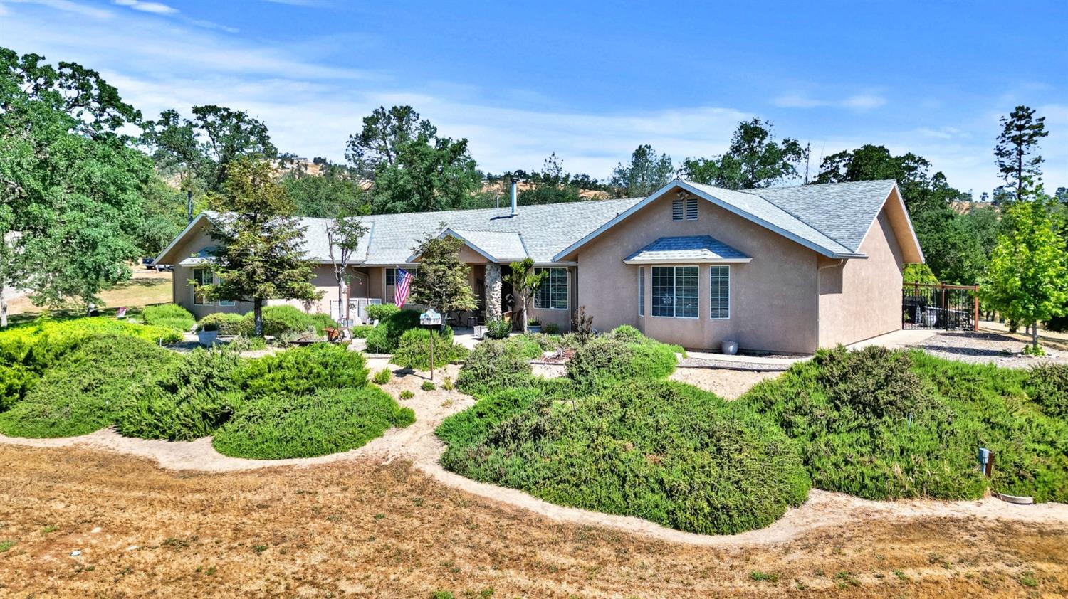 Photo of 29025 Acorn Ct in Coarsegold, CA