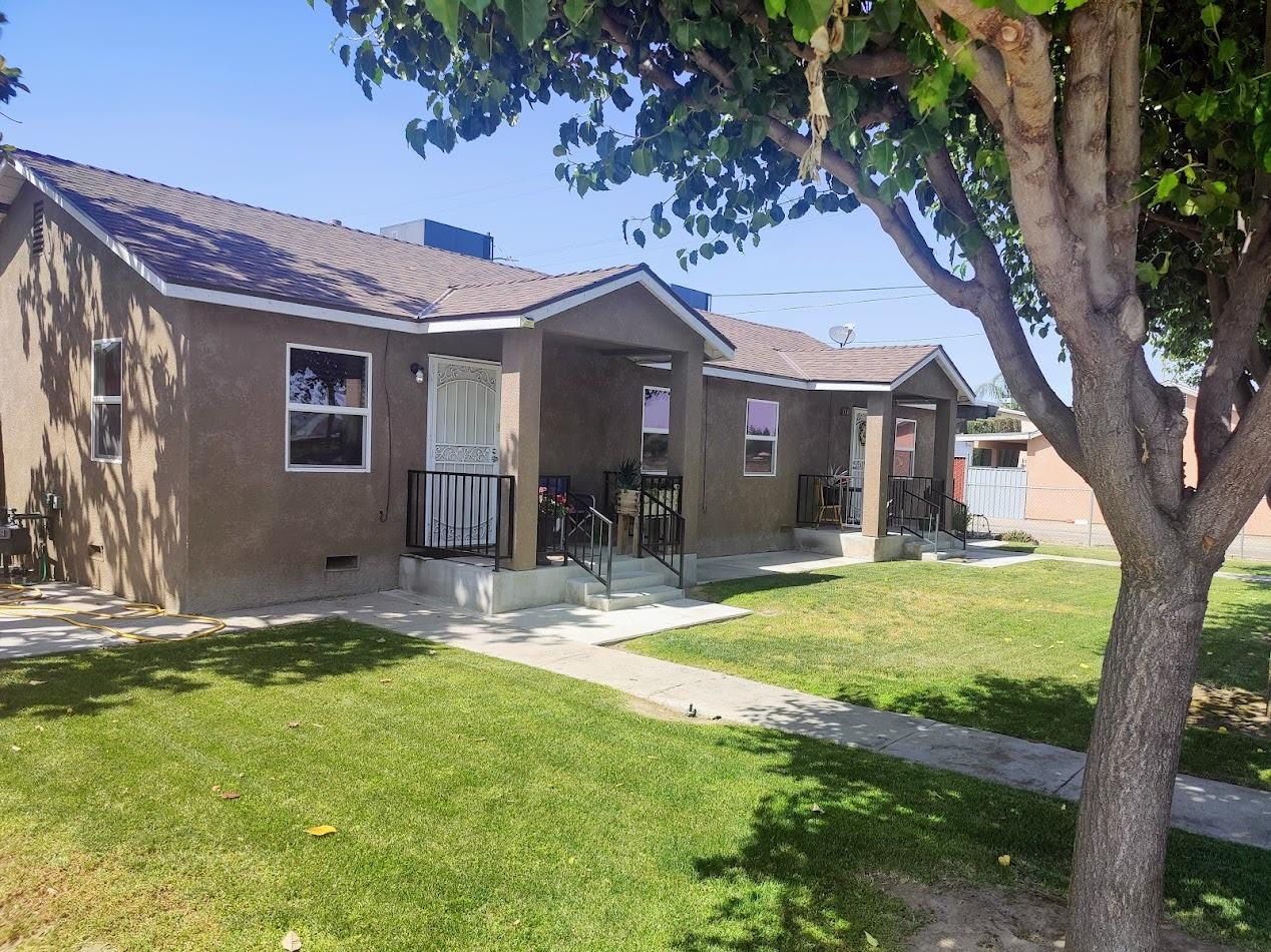 Fowler, prime location: Units consist of 2 bedrooms, 1 bath, laundry room, large private backyard.. The units show pride of ownership and have mature landscaping. Close to schools, new medical space developemnet, and easy access to the freeway.