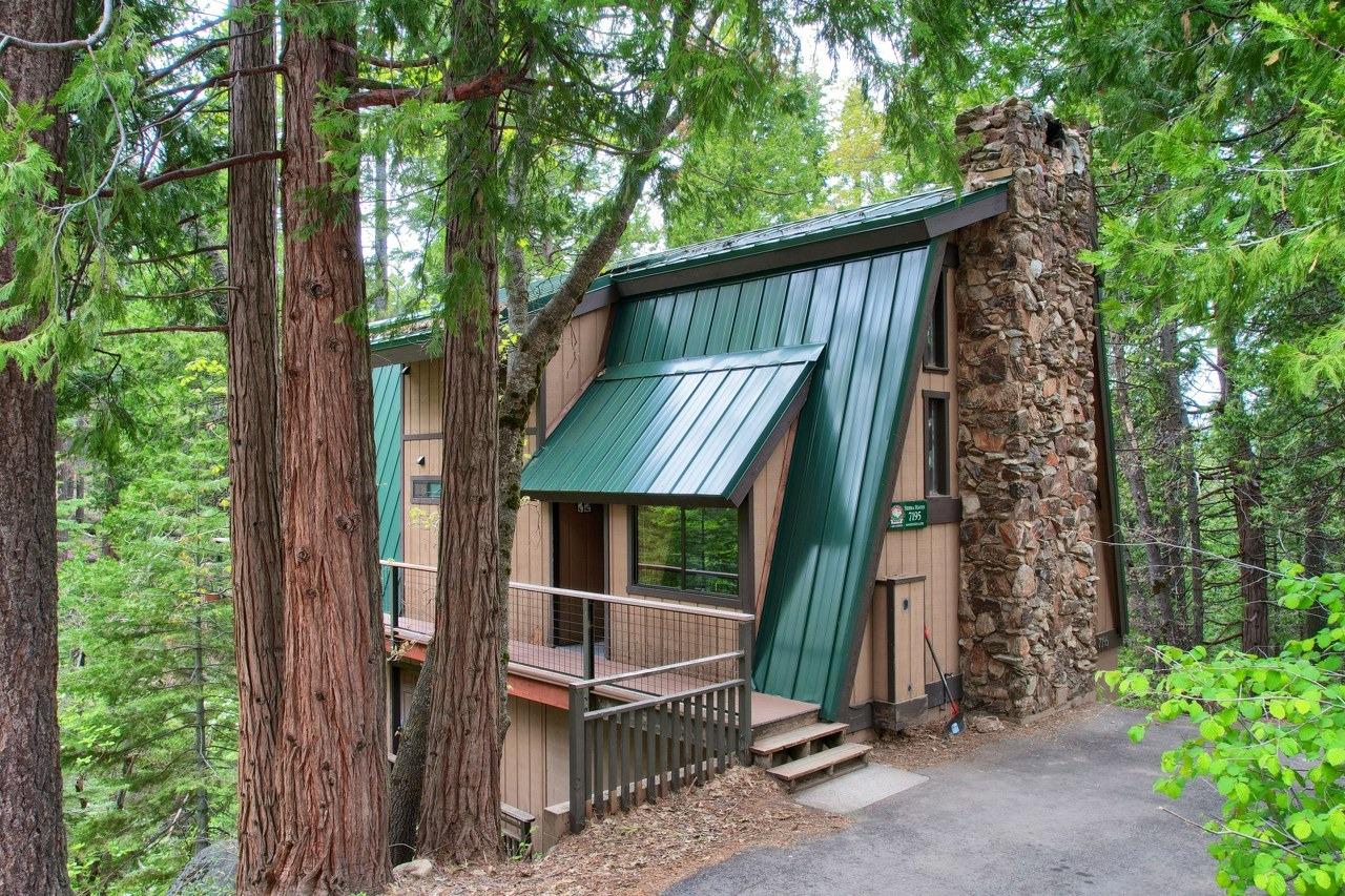 Photo of 7195 Manzanita Ln in Yosemite, CA