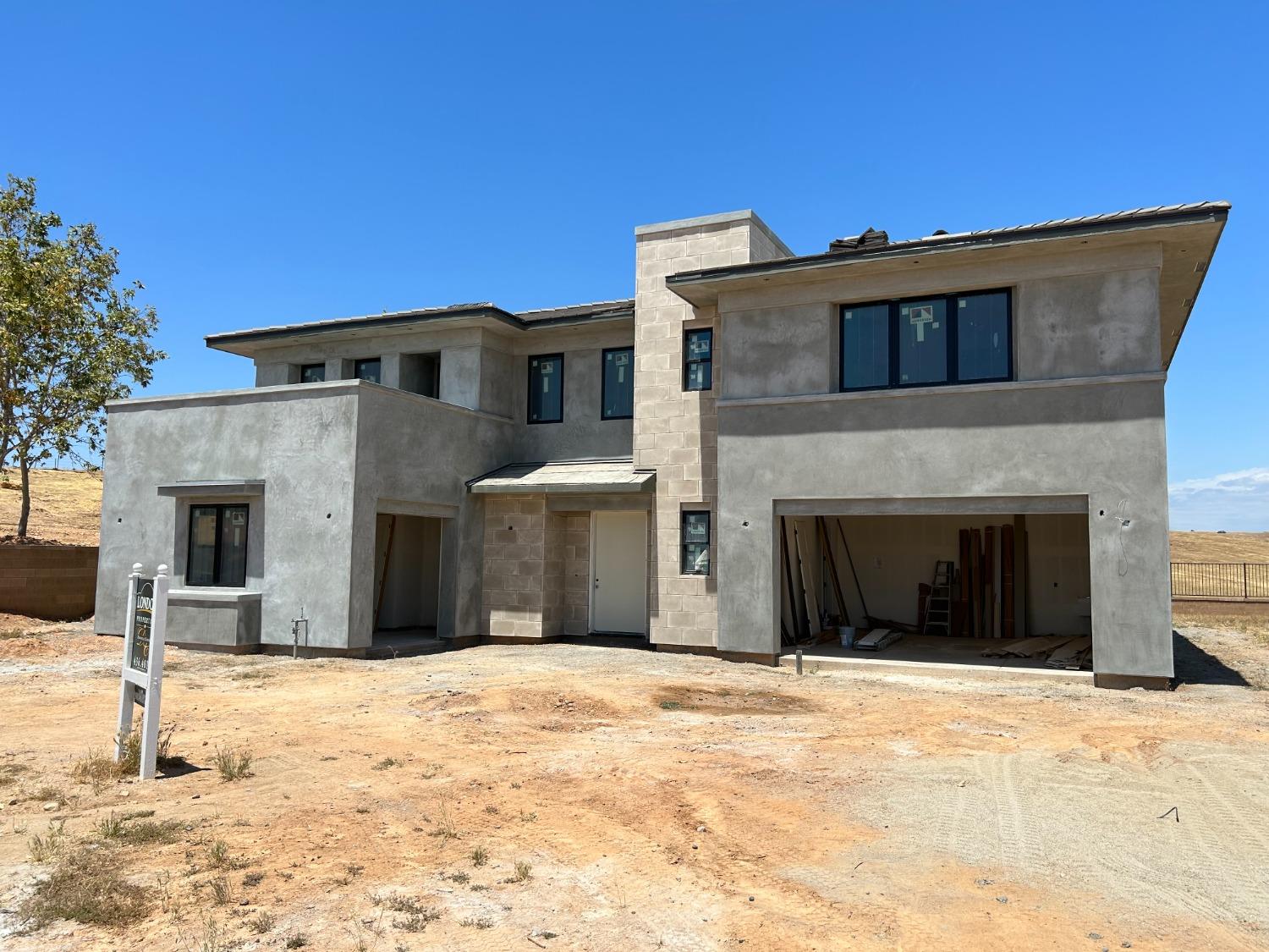 Photo of 940 Terrace Pl in Madera, CA