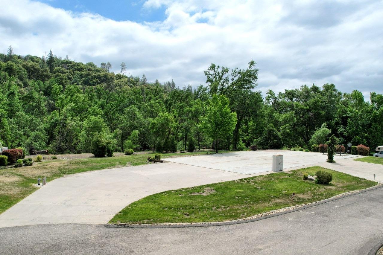 Photo of 40915 Orchard Ln in Bass Lake, CA