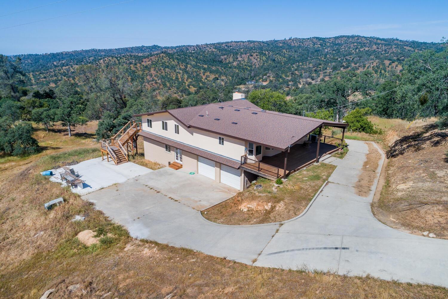 Photo of 31536 Big River Wy in Coarsegold, CA